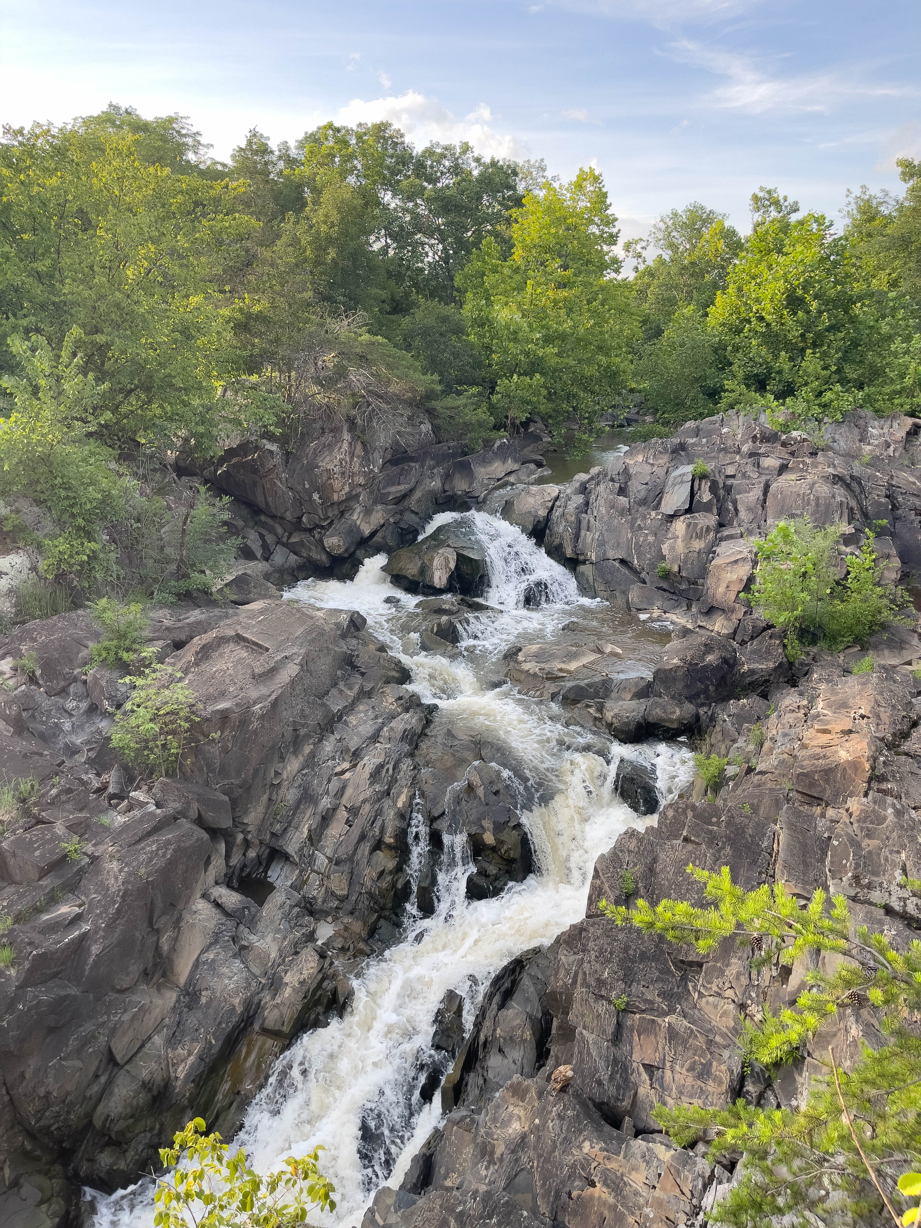 Unedited version of Mini waterfall at Great Falls -- repeat photo