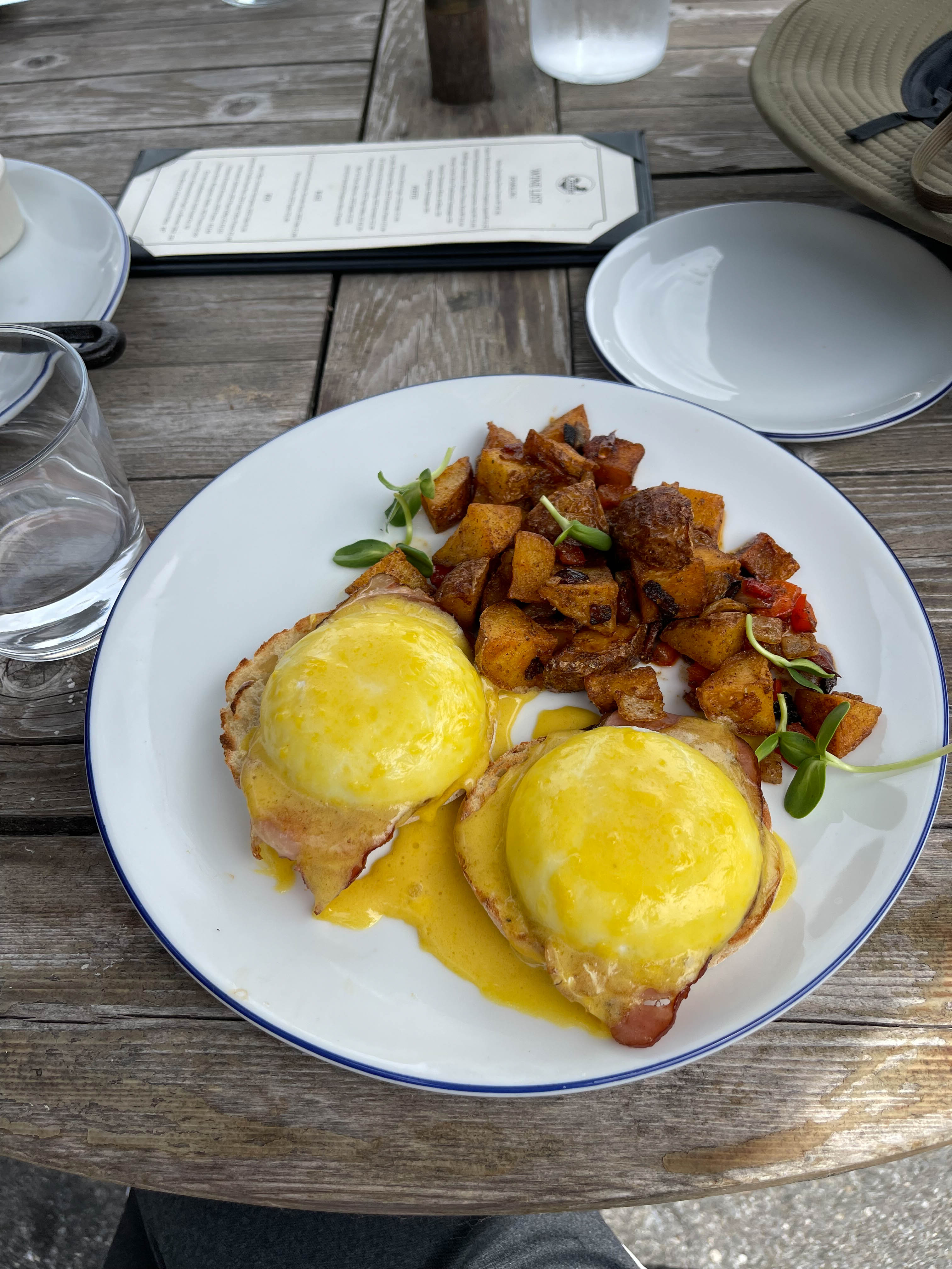 Eggs benedict